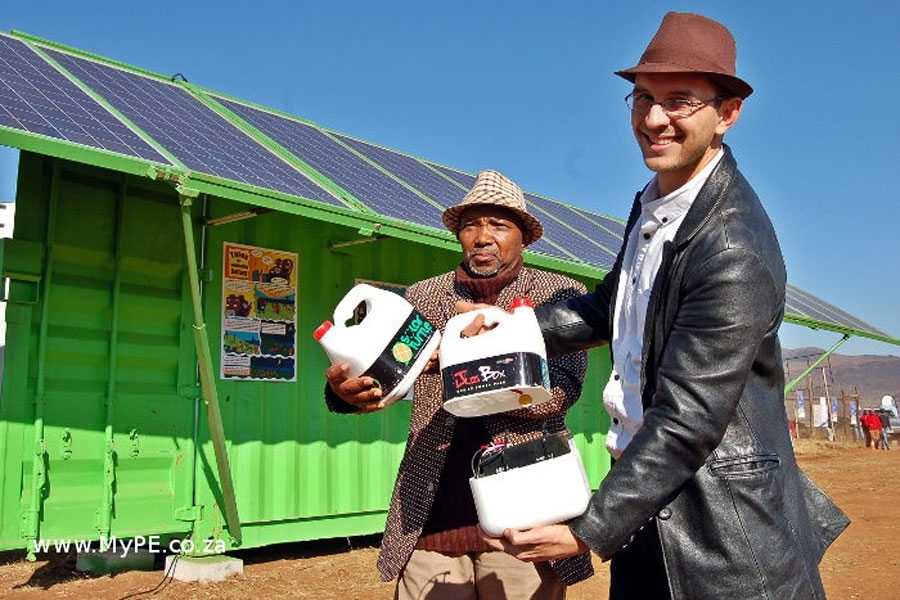SolarTurtle - تطوير المشاريع المتجددة في جميع أنحاء أفريقيا